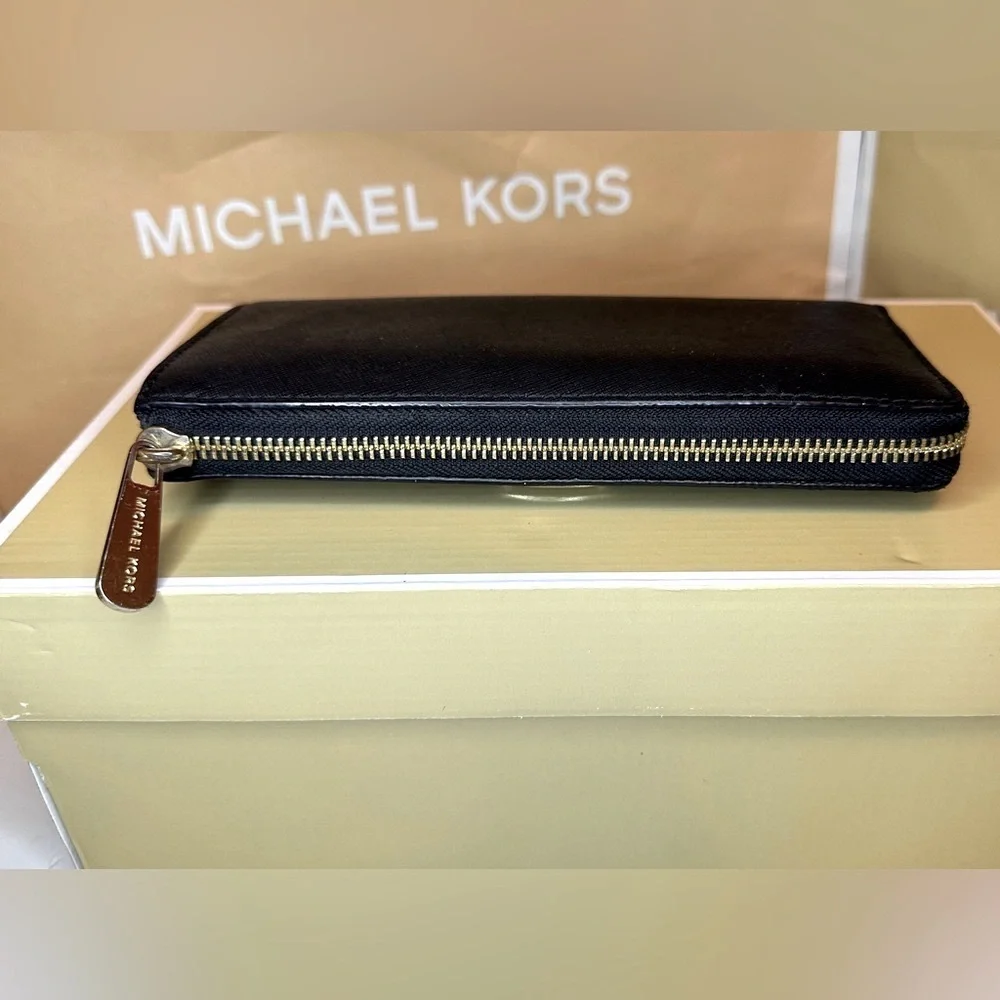 Michael Kors Leather Jet Set Black Zipper Closure Long Wallet